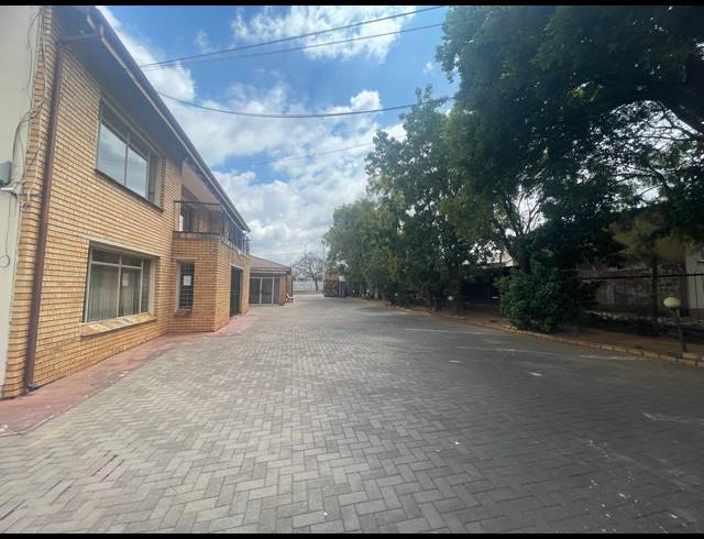 1,487M² BUSINESS CENTRE FOR SALE IN ERASMIA